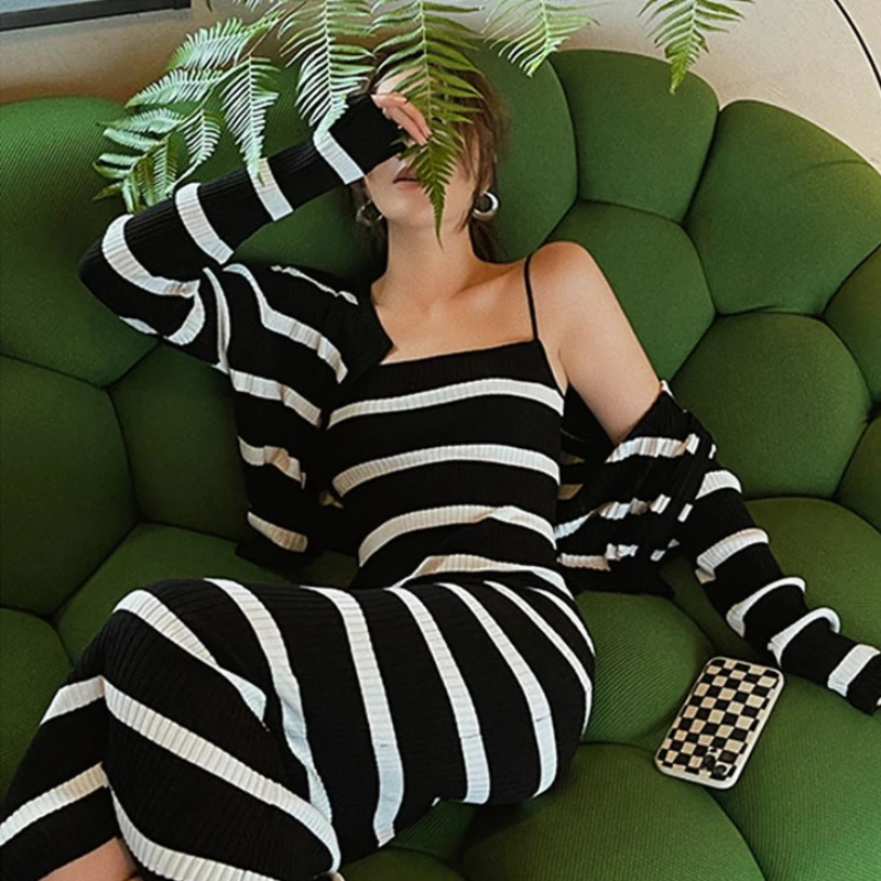 Long Sleeve Stretch Black Suit Female Korean Version Two-piece Dress 2021 Autumn Striped Cardigan Straight Sling Dress Suit
Long Sleeve Stretch Black Suit Female Korean Version Two-piece Dress 2021 Autumn Striped Cardigan Straight Sling Dress Suit
