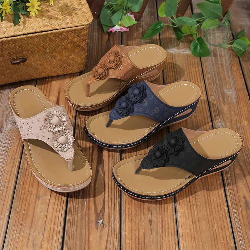 Rubber Flip Flops Shoes On A Wedge Low Summer Clogs Woman Ladies' Slippers Luxury Slides Pantofle Big Size Hawaiian Beach Design
Rubber Flip Flops Shoes On A Wedge Low Summer Clogs Woman Ladies' Slippers Luxury Slides Pantofle Big Size Hawaiian Beach Design