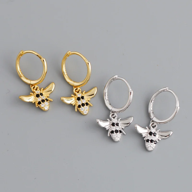 Earrings with diamond and bee shaped S925 Silver Earrings 
Earrings with diamond and bee shaped S925 Silver Earrings