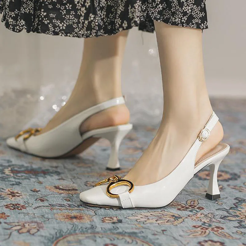 Босоножки женские из лакированной кожи, на низком каблуке 5 см
Босоножки женские из лакированной кожи, на низком каблуке 5 см