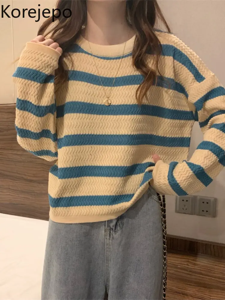 Корейское трикотажное нижнее пальто в полоску, женский осенне-зимний топ с длинными рукавами, новинка 2022, милые стильные короткие свитера в ...
Корейское трикотажное нижнее пальто в полоску, женский осенне-зимний топ с длинными рукавами, новинка 2022, милые стильные короткие свитера в ...