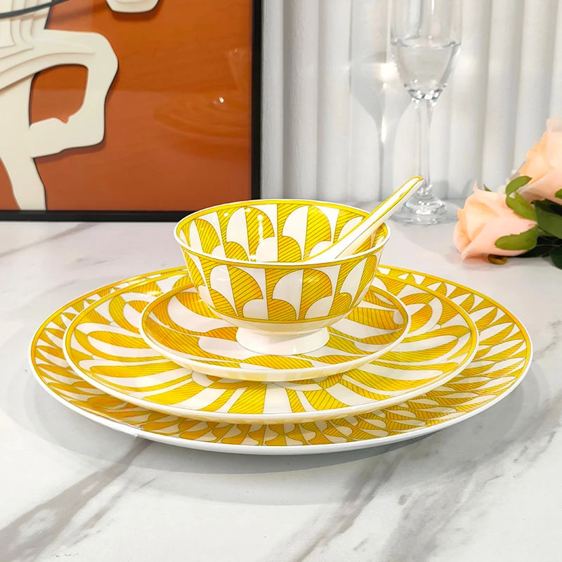 

Посуда в Европейском стиле, из костяного фарфора, геометрическое творчество, тарелка для стейка в домашнем стиле, обеденная тарелка, чашка с солнечным светом и набор тарелок в подарок