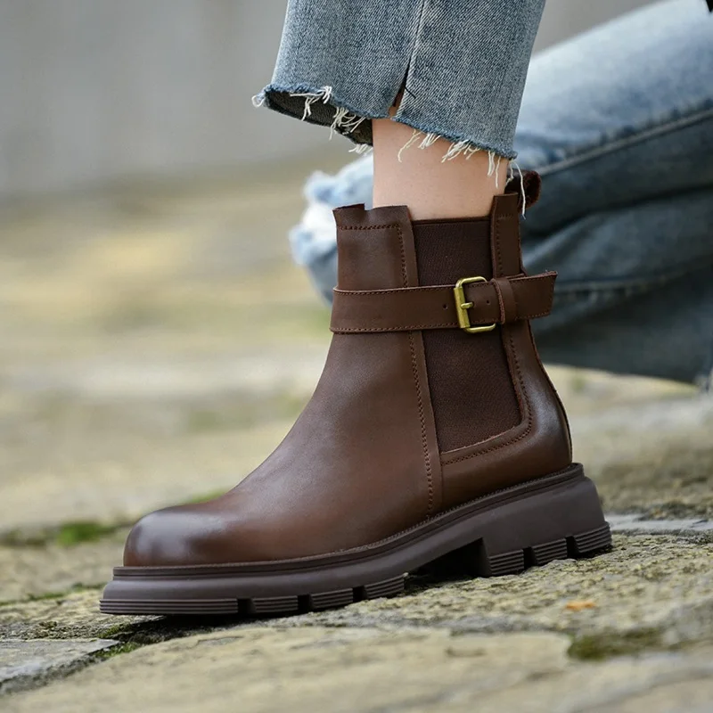 Ботильоны на толстом каблуке, зимняя обувь в уличном стиле, женская обувь из воловьей кожи с круглым носком и пряжкой, демисезонные ботинки челси без застежек
Ботильоны на толстом каблуке, зимняя обувь в уличном стиле, женская обувь из воловьей кожи с круглым носком и пряжкой, демисезонные ботинки челси без застежек