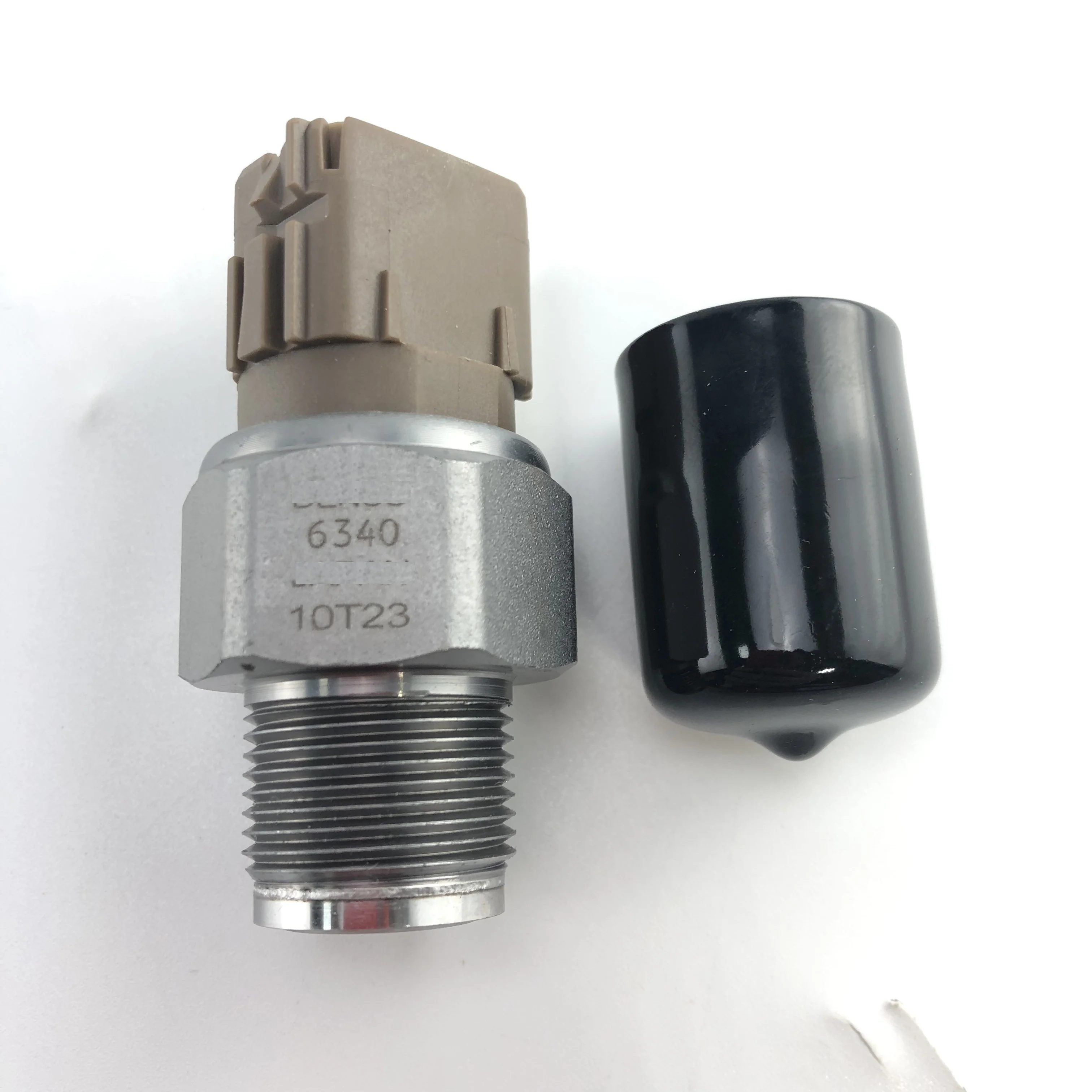 Оригинальные товары E13C 6-контактный датчик давления 89420-E0040 499000-6340 для HINO700
Оригинальные товары E13C 6-контактный датчик давления 89420-E0040 499000-6340 для HINO700