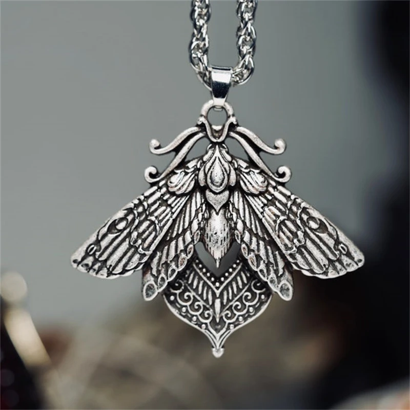 Gothic Court Pattern Texture Moth Pendant Necklace Punk Metal Women's Pendant Anniversary Gift Jewelry Dropshipping
Gothic Court Pattern Texture Moth Pendant Necklace Punk Metal Women's Pendant Anniversary Gift Jewelry Dropshipping