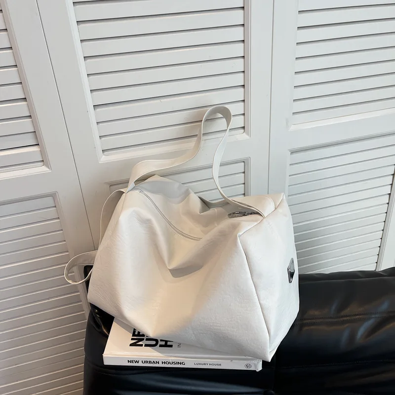 Early Autumn 2022 New Fashion Retro One Shoulder Handheld Fashion Crossbody Bag Casual Large Capacity Tote Bag for Women
Early Autumn 2022 New Fashion Retro One Shoulder Handheld Fashion Crossbody Bag Casual Large Capacity Tote Bag for Women