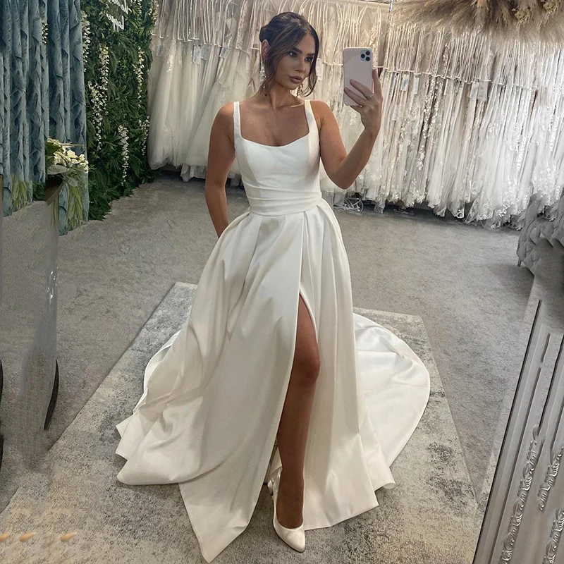 Белое свадебное платье А-силуэта, с квадратным вырезом и Боковым Разрезом
Белое свадебное платье А-силуэта, с квадратным вырезом и Боковым Разрезом