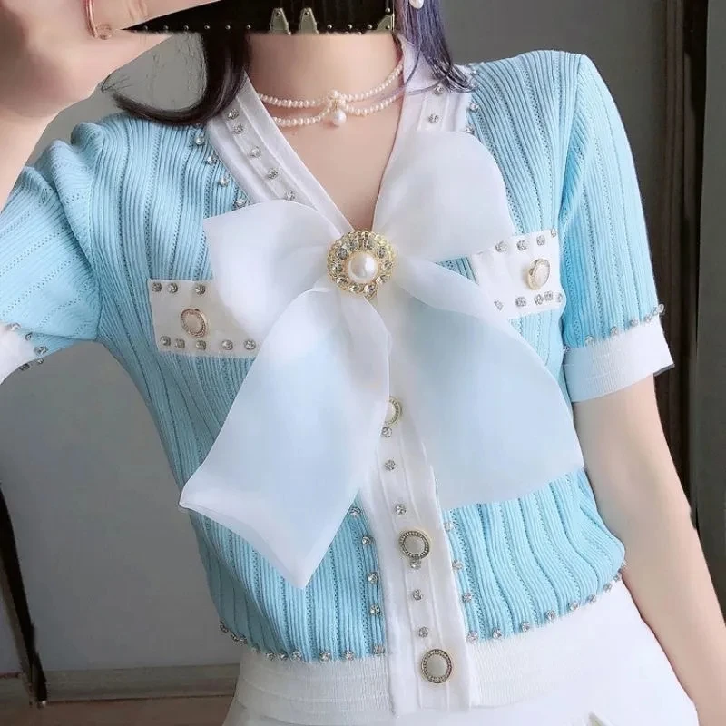 High Quality 2022 Spring Summer V-Collar Knitting Tops Fashion Beading Top Women Sweet Bowknot Splicing Cardigans Sweater Coat
High Quality 2022 Spring Summer V-Collar Knitting Tops Fashion Beading Top Women Sweet Bowknot Splicing Cardigans Sweater Coat