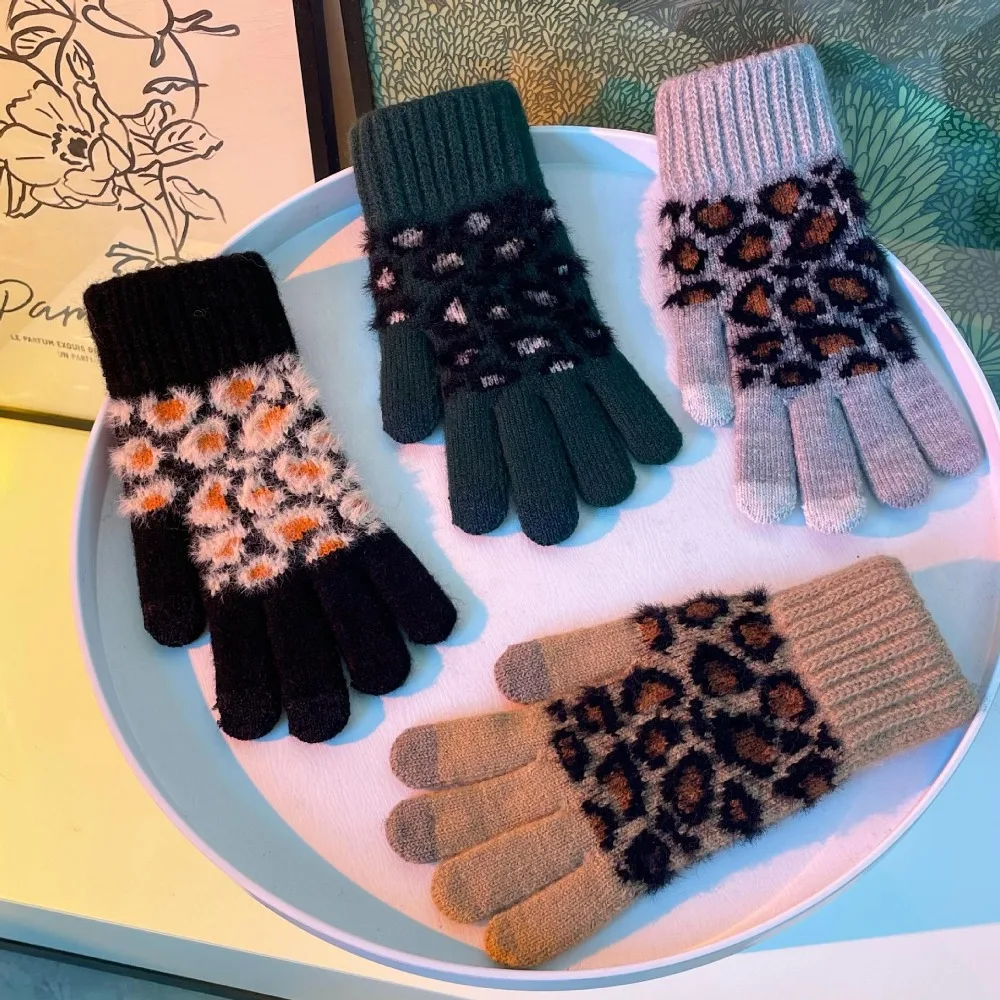 Breathable For Student Outdoor Driving Keep Warm Simple Thick Mittens Velvet Touch Screen Gloves Female Gloves
Breathable For Student Outdoor Driving Keep Warm Simple Thick Mittens Velvet Touch Screen Gloves Female Gloves
