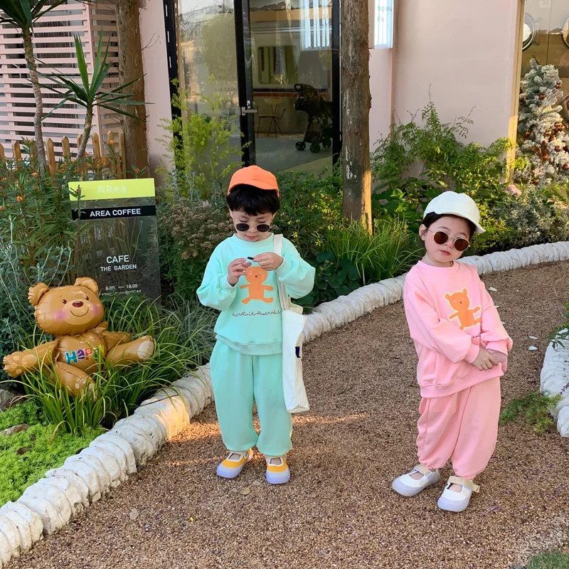 2022 Spring Summer New Korean Children's Clothes Boys Girls Cartoon Bear Long Sleeved Sweatshirt Pants 2 Pcs
2022 Spring Summer New Korean Children's Clothes Boys Girls Cartoon Bear Long Sleeved Sweatshirt Pants 2 Pcs