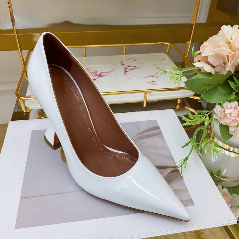 Women's High Heels Horseshoe Heel Pointed Shoes 2021 European and American New Stylish Women's Shoes Shallow Mouth Women's Shoes
Women's High Heels Horseshoe Heel Pointed Shoes 2021 European and American New Stylish Women's Shoes Shallow Mouth Women's Shoes