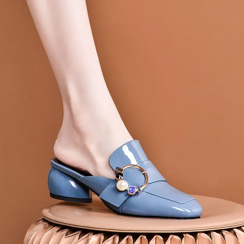 Fashion Quality Women Mules Slippers Cover Toe Chunky Heel Soft Leather Slippers Comfortable Summer Shoes Luxury Designer Slides
Fashion Quality Women Mules Slippers Cover Toe Chunky Heel Soft Leather Slippers Comfortable Summer Shoes Luxury Designer Slides