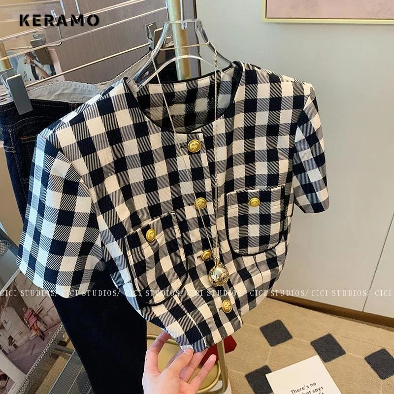 Vintage Casual Style Round Neck Short Sleeve Plaid Print T-shirts 2023 Summer Women Fashion Single Breasted Loose Fit Tees Top
Vintage Casual Style Round Neck Short Sleeve Plaid Print T-shirts 2023 Summer Women Fashion Single Breasted Loose Fit Tees Top