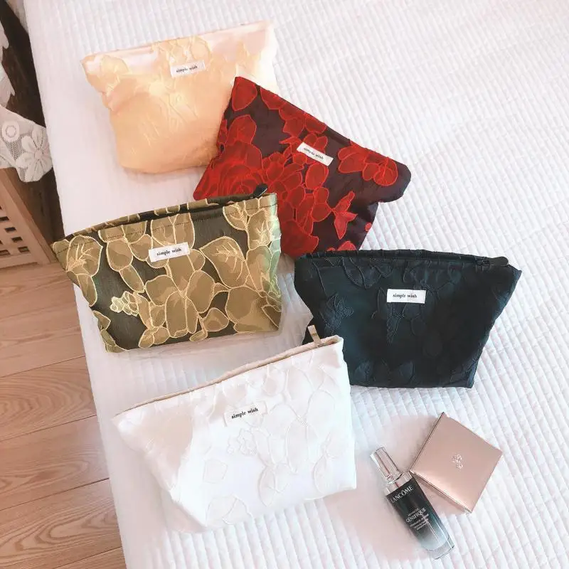 Retro Floral Travel Makeup Bag Jacquard Fabric Cosmetic Pouch Zipper Beauty Case Women Make Up Orgnaizer Necesserie Storage Bag
Retro Floral Travel Makeup Bag Jacquard Fabric Cosmetic Pouch Zipper Beauty Case Women Make Up Orgnaizer Necesserie Storage Bag
