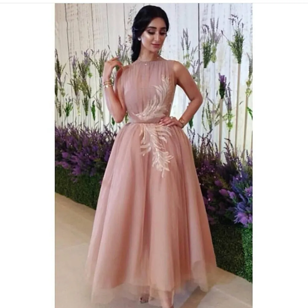 Alicerb 2022 Pink Tulle Dubai Evening Dress Elegant Lace Applique sleeveless A Line Formal Party Prom Robe Soiree Femme Vestido
Alicerb 2022 Pink Tulle Dubai Evening Dress Elegant Lace Applique sleeveless A Line Formal Party Prom Robe Soiree Femme Vestido