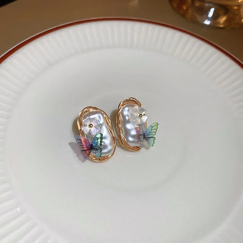 Женские серьги-гвоздики в стиле барокко, с жемчугом
Женские серьги-гвоздики в стиле барокко, с жемчугом