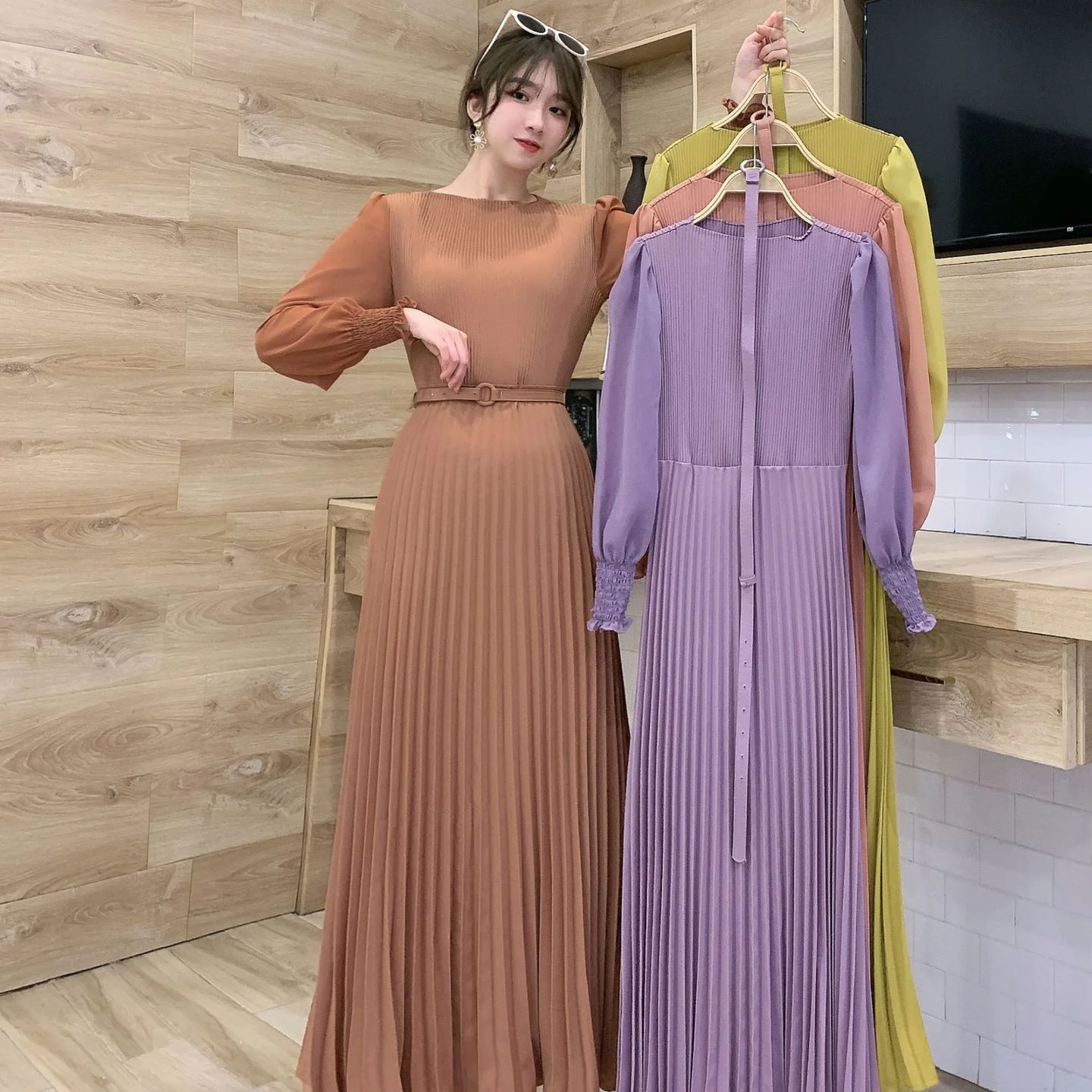 Design Pressure-sensitive Pleated Waist Thin and Light Temperament, Women's Clothing Spring New French Dress Long Pleated Skirt
Design Pressure-sensitive Pleated Waist Thin and Light Temperament, Women's Clothing Spring New French Dress Long Pleated Skirt