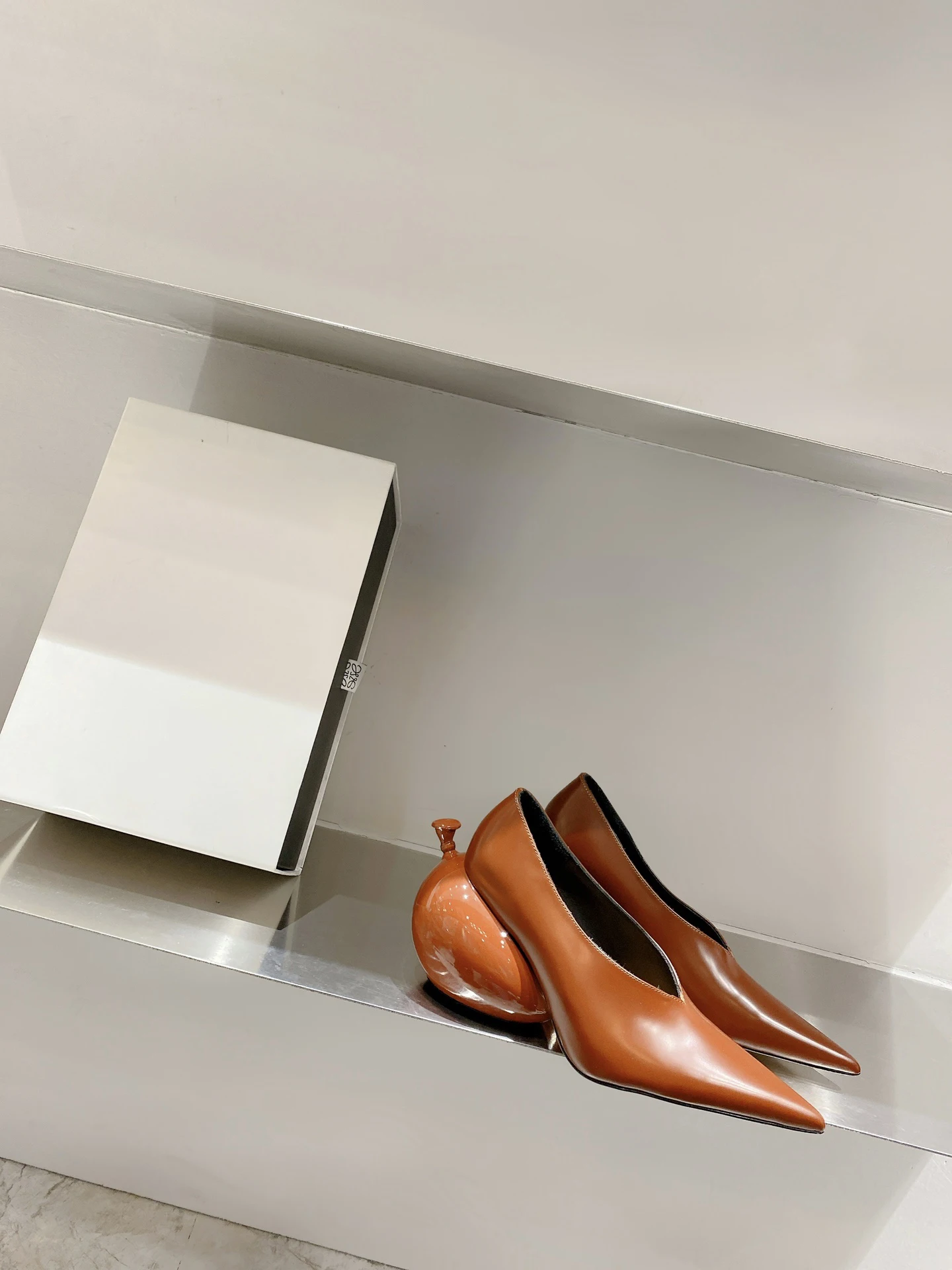 Женские туфли на воздушном каблуке, роскошные дизайнерские туфли из натуральной воловьей кожи с острым носком и цветными блоками в стиле ск...
Женские туфли на воздушном каблуке, роскошные дизайнерские туфли из натуральной воловьей кожи с острым носком и цветными блоками в стиле ск...