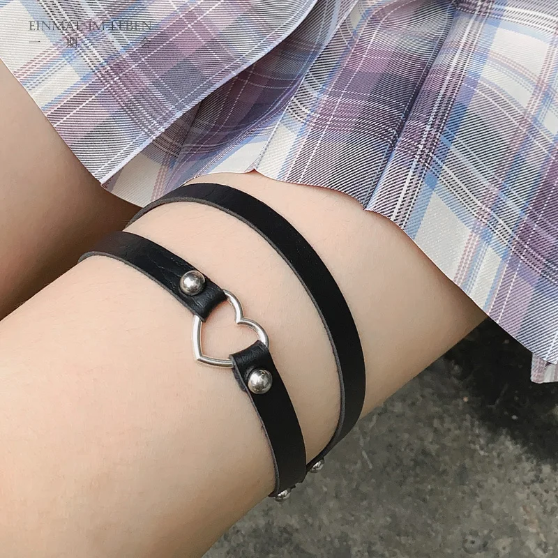 Sexy Women Elastic Pu Leather Leg Ring Garter Lingerie Belt Punk Heart Rivet Thigh Ring Goth Harajuku Harness Stockings Garter
Sexy Women Elastic Pu Leather Leg Ring Garter Lingerie Belt Punk Heart Rivet Thigh Ring Goth Harajuku Harness Stockings Garter