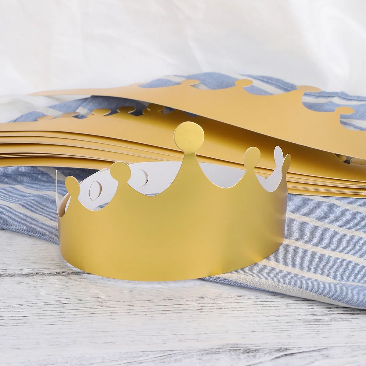 12 PCS Golden Paper Crown Hats Bonnet For Kids Party Supplies for Birthday Celebration Baby Shower
12 PCS Golden Paper Crown Hats Bonnet For Kids Party Supplies for Birthday Celebration Baby Shower