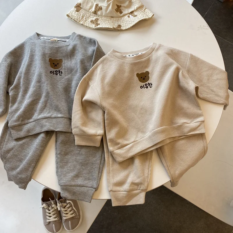 2022 Spring New Children Casual Clothes Set Cute Bear Print Boys Girls Cotton Comfortable Long Sleeve Sweatshirt + Pants Suit
2022 Spring New Children Casual Clothes Set Cute Bear Print Boys Girls Cotton Comfortable Long Sleeve Sweatshirt + Pants Suit