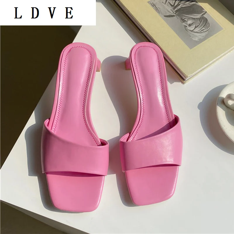 Сланцы женские с квадратным носком, однотонные пляжные тапочки из искусственной кожи, на тонком каблуке 5 см, резина, летняя обувь, Размеры ...
Сланцы женские с квадратным носком, однотонные пляжные тапочки из искусственной кожи, на тонком каблуке 5 см, резина, летняя обувь, Размеры ...