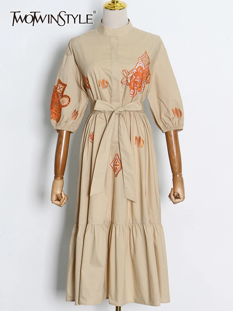 TWOTWINSTYLE Vintage Embroidery Dress For Women O Neck Short Sleeves High Waist Belt Long Dresses Female 2022 Spring Fashion New
TWOTWINSTYLE Vintage Embroidery Dress For Women O Neck Short Sleeves High Waist Belt Long Dresses Female 2022 Spring Fashion New