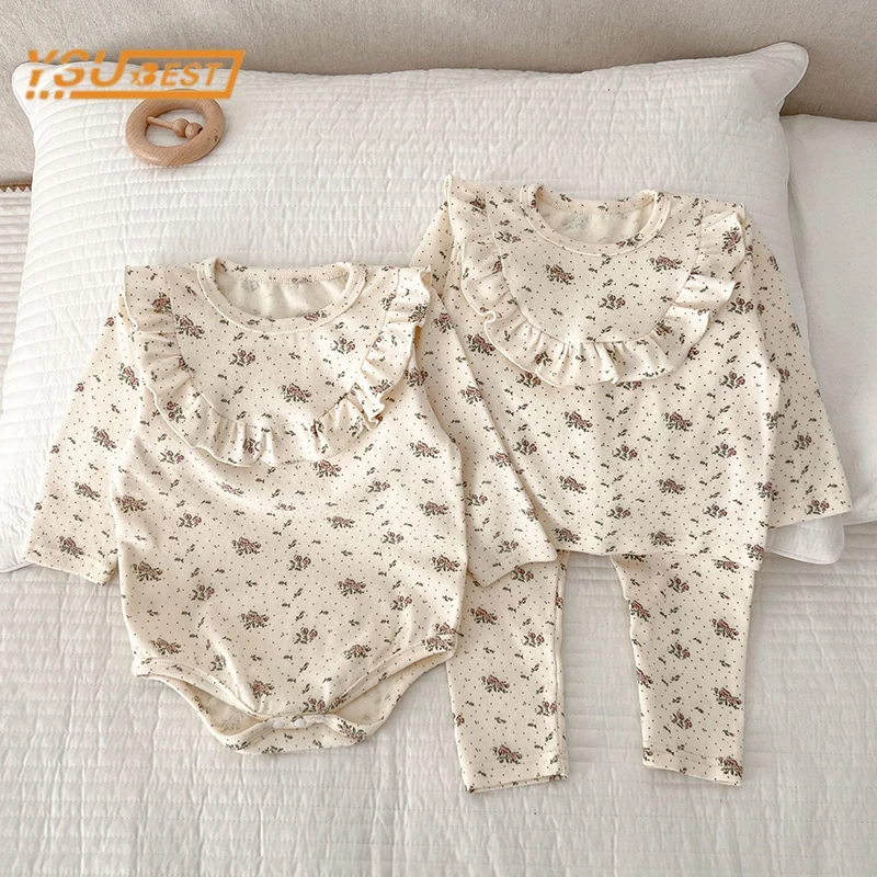 Детский комплект из футболки с длинным рукавом и брюк 
Детский комплект из футболки с длинным рукавом и брюк