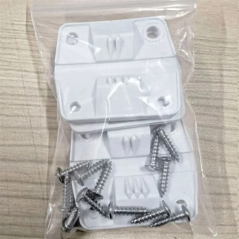 Пластиковые петли для холодильника Coleman 2 шт.
Пластиковые петли для холодильника Coleman 2 шт.