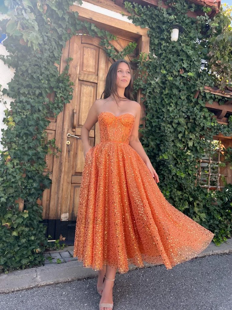 Orange Prom Dresses Women A Line Strapless Pleats Homecoming Gowns Formal Pageant Party Gowns Tea-Length vestido de gala 2023
Orange Prom Dresses Women A Line Strapless Pleats Homecoming Gowns Formal Pageant Party Gowns Tea-Length vestido de gala 2023