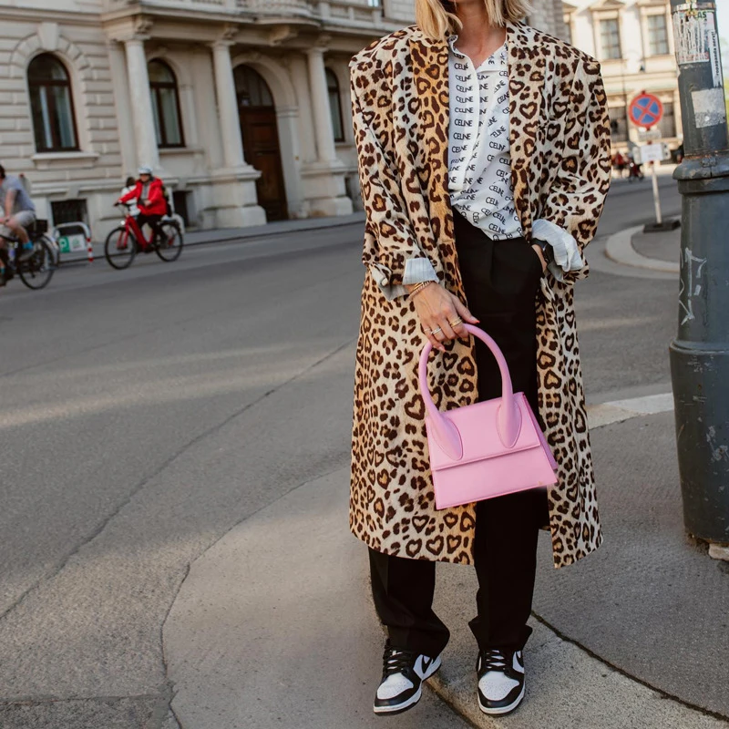 Vintage Leopard Print Autumn Women Coat Casual Lapel Long Sleeve Single Breasted Wool Coats Ladies Fashion Loose Commuter Jacket 
Vintage Leopard Print Autumn Women Coat Casual Lapel Long Sleeve Single Breasted Wool Coats Ladies Fashion Loose Commuter Jacket