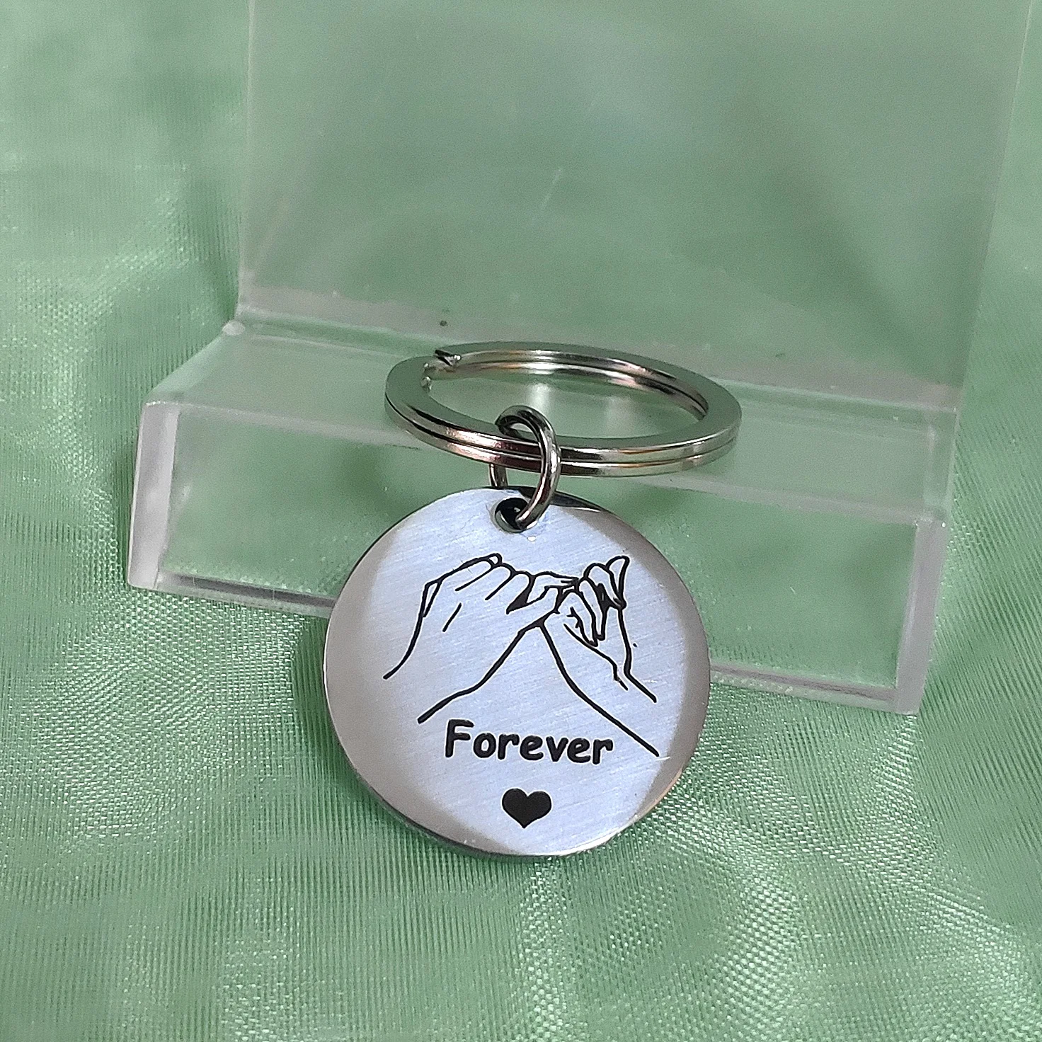 Round Card Keychain for Car Keys Hand in Hand Forever Best Friend Metal Pendant Stainless Steel Ornaments Couple Gift Keyring
Round Card Keychain for Car Keys Hand in Hand Forever Best Friend Metal Pendant Stainless Steel Ornaments Couple Gift Keyring