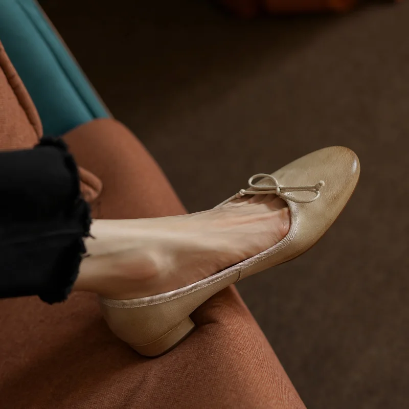Women Pums Spring Autum Genuine Leather Woman Pumps Daily Round Toe Ladies Ballet Shoes On Low Heel 3 CM Retro Basic Walk Shoes
Women Pums Spring Autum Genuine Leather Woman Pumps Daily Round Toe Ladies Ballet Shoes On Low Heel 3 CM Retro Basic Walk Shoes