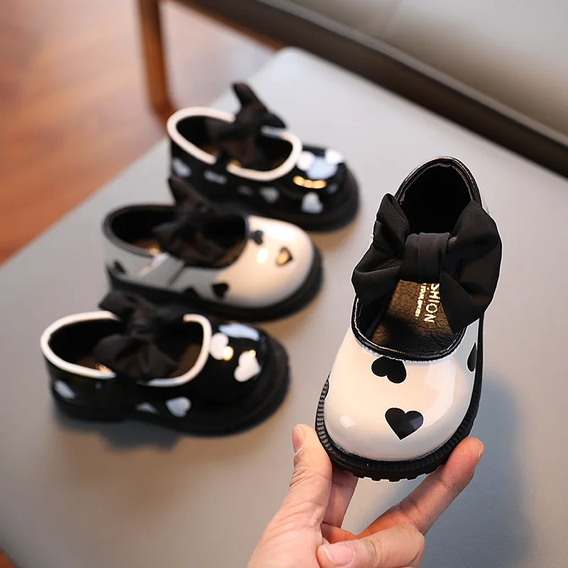Little Kid Print Patent Leather Shoes 2022 Spring Girl Bowknot Strap Hook & Loop Shoe Baby Child School Uniform Dress Shoe 21-30
Little Kid Print Patent Leather Shoes 2022 Spring Girl Bowknot Strap Hook & Loop Shoe Baby Child School Uniform Dress Shoe 21-30