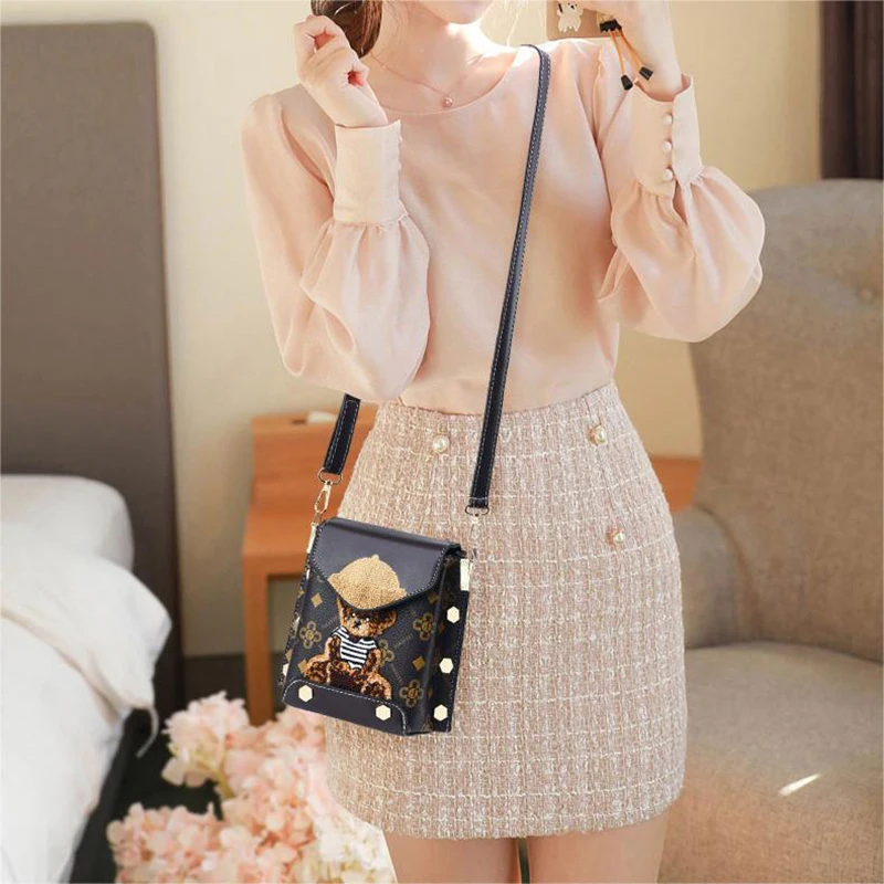 Top Brand Women's Bag Luxury Designer Handbag Fashion Chain One Shoulder Messenger Bag Fashion Mobile Phone Bag Cosmetic Bag
Top Brand Women's Bag Luxury Designer Handbag Fashion Chain One Shoulder Messenger Bag Fashion Mobile Phone Bag Cosmetic Bag