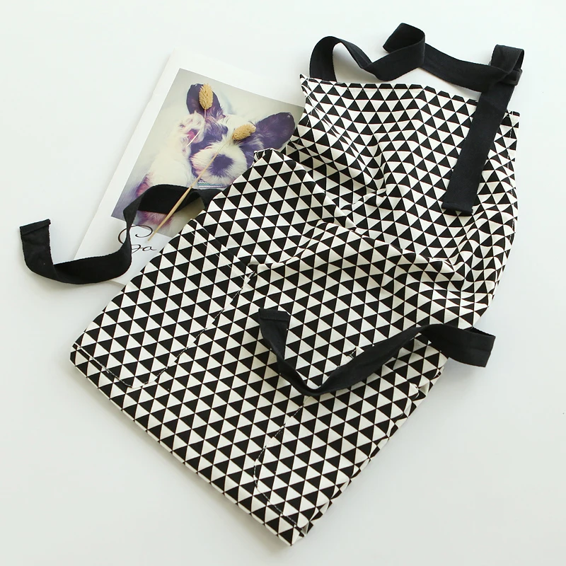 Simple Nordic cotton apron home kitchen cooking oil-proof fabric apron men and women adjustable apron cover
Simple Nordic cotton apron home kitchen cooking oil-proof fabric apron men and women adjustable apron cover