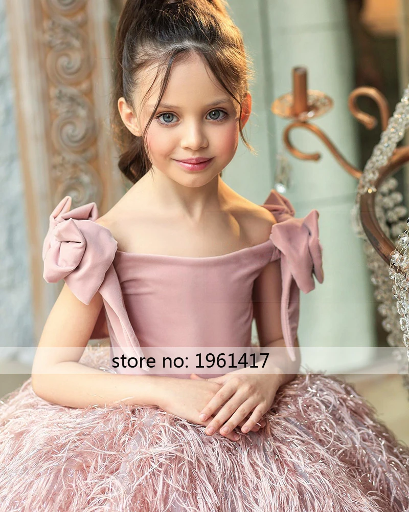 New Style Ball Gown Flower Girl Dress Velvet Clothes With Bow Princess Dress for Big Day Pageant Prom Gown 
New Style Ball Gown Flower Girl Dress Velvet Clothes With Bow Princess Dress for Big Day Pageant Prom Gown