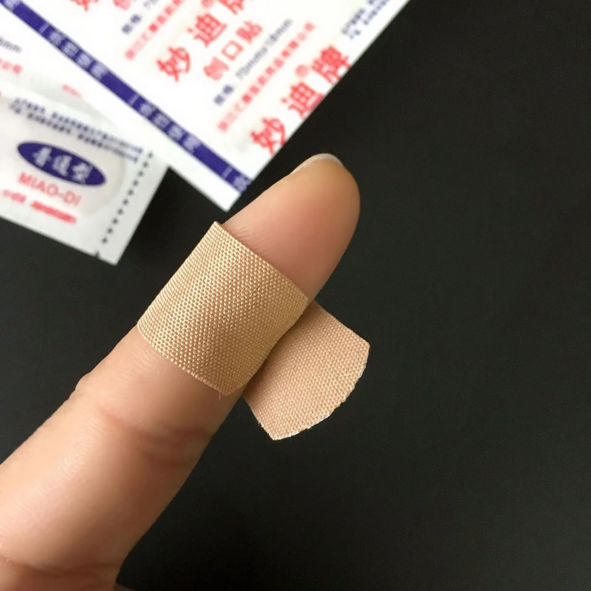 50Pcs Non-Woven Dressing Hemostatic Wound Large Bandage 70*18mm Medical Band Aids First Aid Adhesive Hemostasis Plaster
50Pcs Non-Woven Dressing Hemostatic Wound Large Bandage 70*18mm Medical Band Aids First Aid Adhesive Hemostasis Plaster