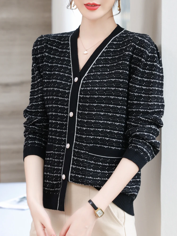 Female Cardigan Autumn Spring Knitted Sweaters Women Korean Fashion Long Sleeve Tops V Neck Soft Single-breasted Cardigans Women
Female Cardigan Autumn Spring Knitted Sweaters Women Korean Fashion Long Sleeve Tops V Neck Soft Single-breasted Cardigans Women