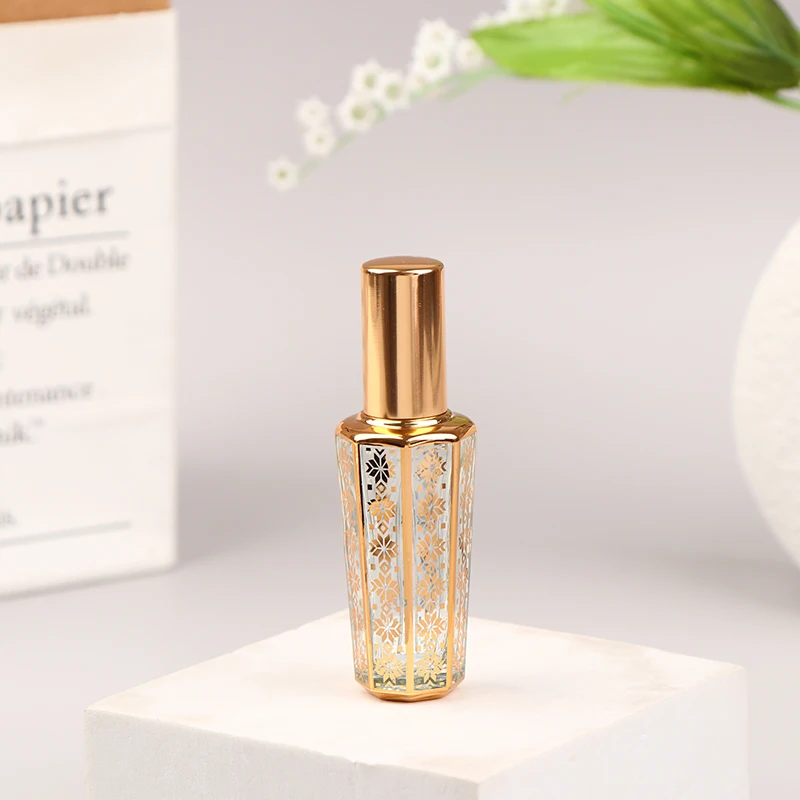 15ml Spray Bottles Gold Empty Containers Travel Portable Glass Perfume Bottle Atomizer Elegant Alcohol Ultra Mist Sprayer
15ml Spray Bottles Gold Empty Containers Travel Portable Glass Perfume Bottle Atomizer Elegant Alcohol Ultra Mist Sprayer