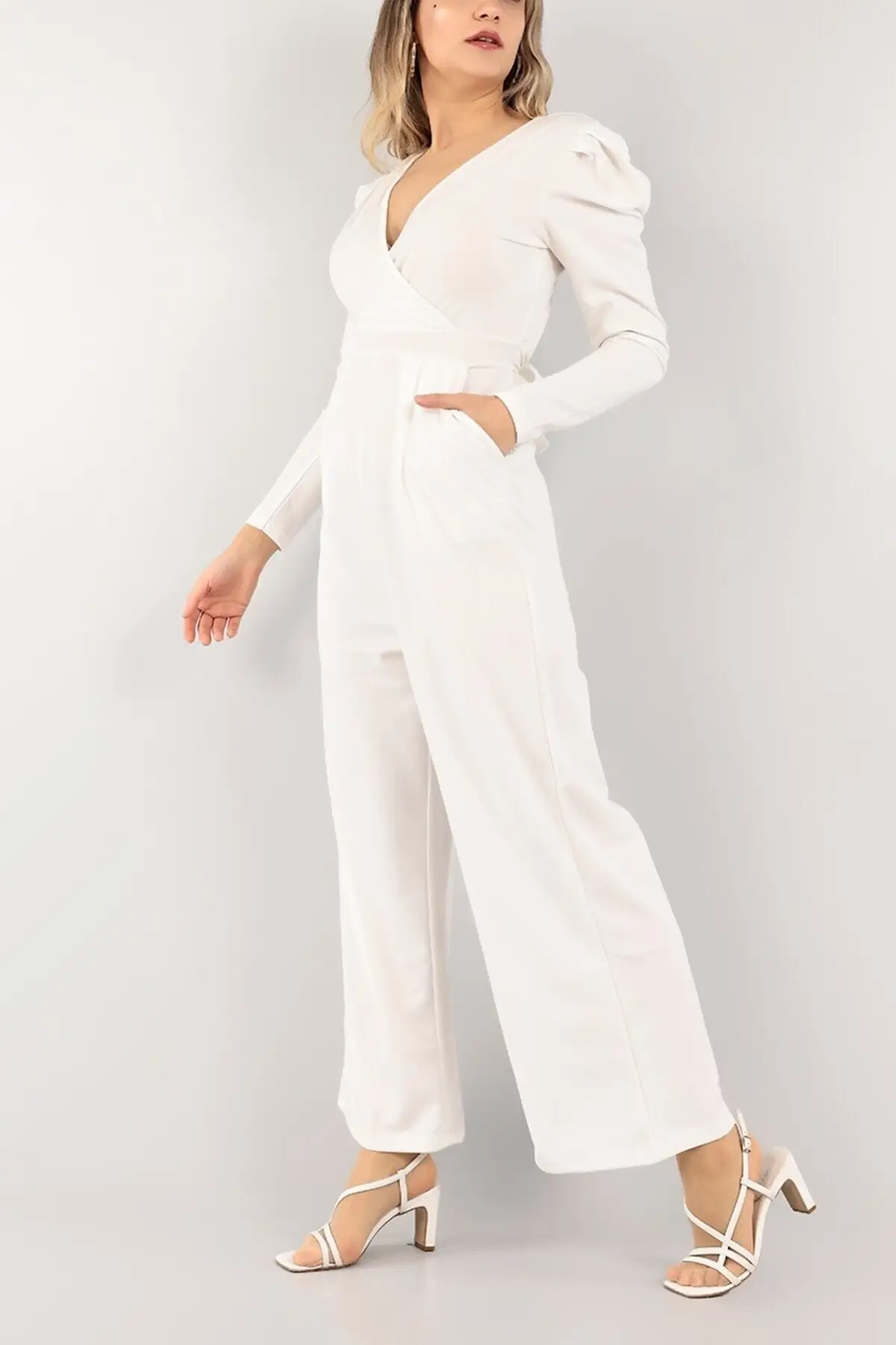 Women's Overalls White Wide Leg Tight Jumpsuit Hot Style Quality Fabric Sleeveless Baggy Trousers Casual Jumpsuit
Women's Overalls White Wide Leg Tight Jumpsuit Hot Style Quality Fabric Sleeveless Baggy Trousers Casual Jumpsuit