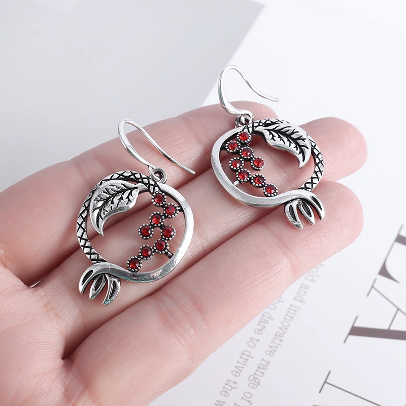 New Red Pomegranate Earrings Women's Fashion Fashion Retro Antique Silver Color Earrings Accessories Jewelry Gifts
New Red Pomegranate Earrings Women's Fashion Fashion Retro Antique Silver Color Earrings Accessories Jewelry Gifts