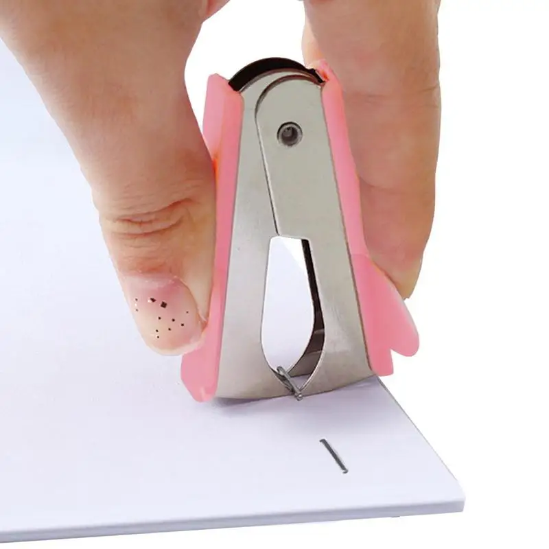 Инструмент для степлера, съемник степлера, инструмент для удаления и съемник, износостойкий Съемник степлера, портативный офисный инструмент с нескользящим покрытием
Инструмент для степлера, съемник степлера, инструмент для удаления и съемник, износостойкий Съемник степлера, портативный офисный инструмент с нескользящим покрытием