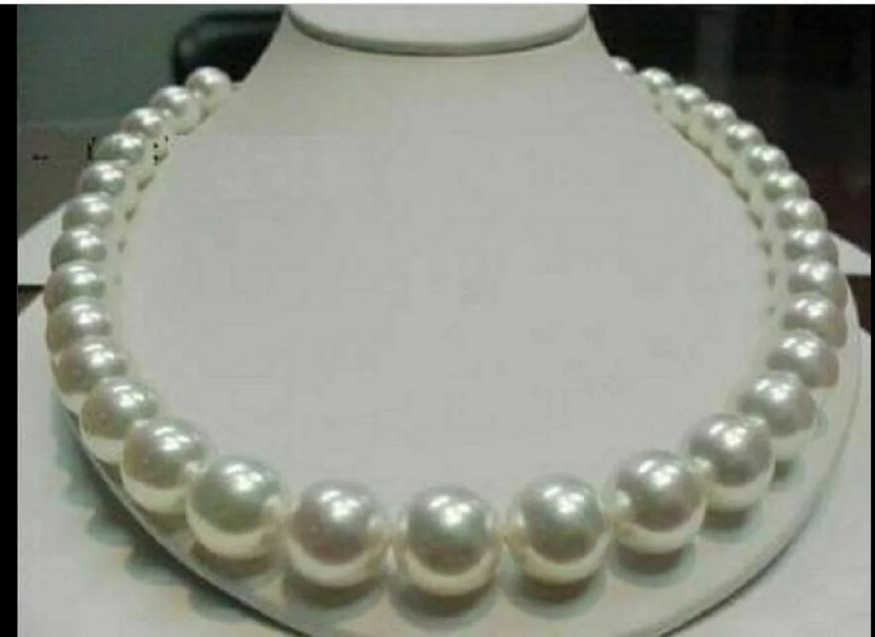 A large number of rare AAAA 12-13MM South China Sea round white pearl necklace gold buttons
A large number of rare AAAA 12-13MM South China Sea round white pearl necklace gold buttons