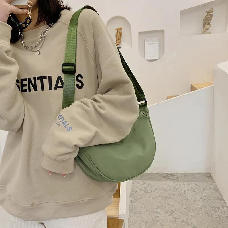 New Shoulder Messenger Women's Bag Simple Nylon Canvas Small Korean Fashion Crossbody Bags for Girl Student 2022 Female Satchel
New Shoulder Messenger Women's Bag Simple Nylon Canvas Small Korean Fashion Crossbody Bags for Girl Student 2022 Female Satchel