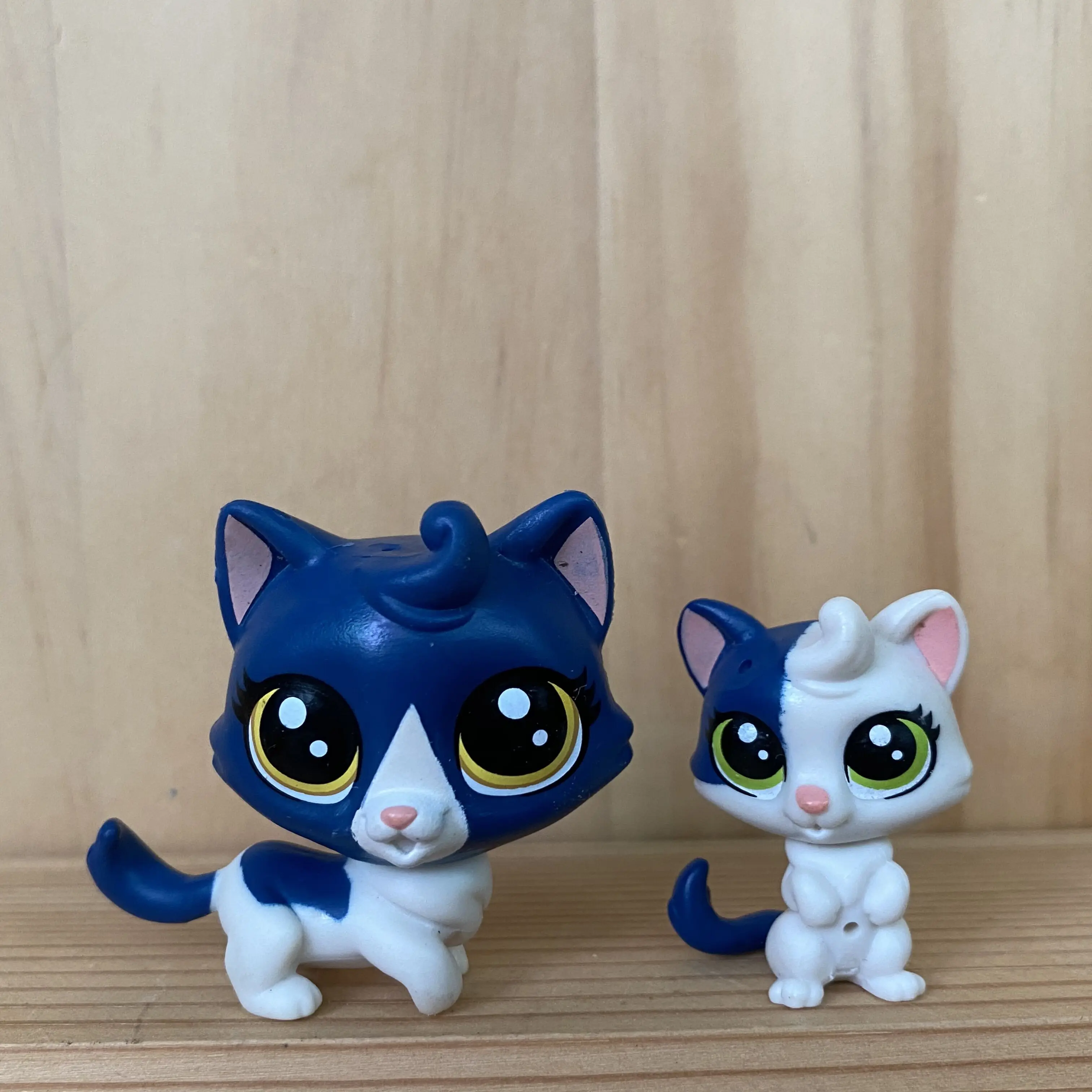 LOT OF 2Pcs (2 INCH+1 INCH) Littlest Pet Shop Pets City #39 Keena ( Honeybelle Catley Cat Kitten Toy
LOT OF 2Pcs (2 INCH+1 INCH) Littlest Pet Shop Pets City #39 Keena ( Honeybelle Catley Cat Kitten Toy