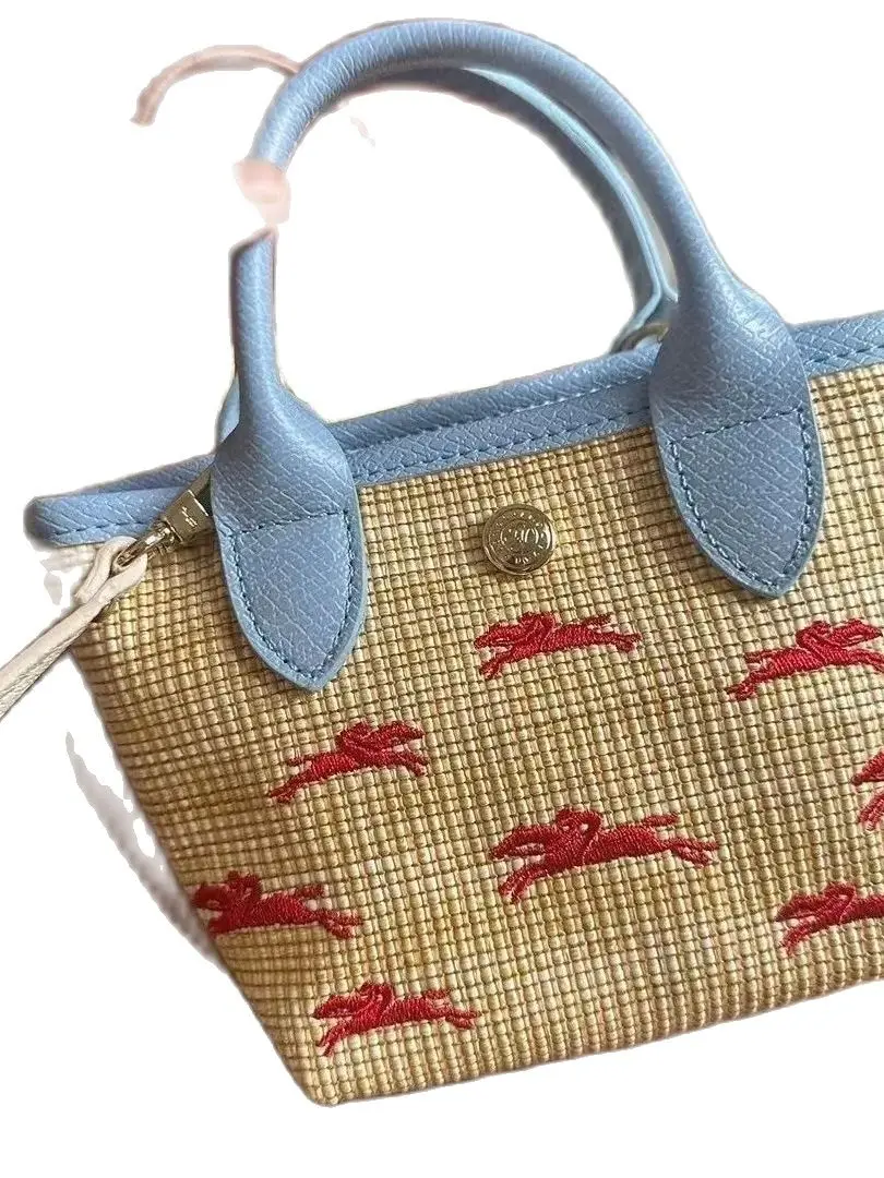 Longcham Grass Woven Vegetable Basket Mini Dumplings Small Horse Embroidery Woven One Shoulder Handheld Crossbody Bag
Longcham Grass Woven Vegetable Basket Mini Dumplings Small Horse Embroidery Woven One Shoulder Handheld Crossbody Bag