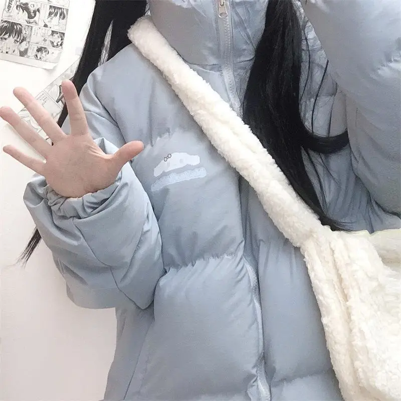 Кавайная Sanrios Cinnamoroll студенческий стиль осень и зима утепленная Милая свободная хлопковая куртка аниме мультфильм подарок на день рождения
Кавайная Sanrios Cinnamoroll студенческий стиль осень и зима утепленная Милая свободная хлопковая куртка аниме мультфильм подарок на день рождения