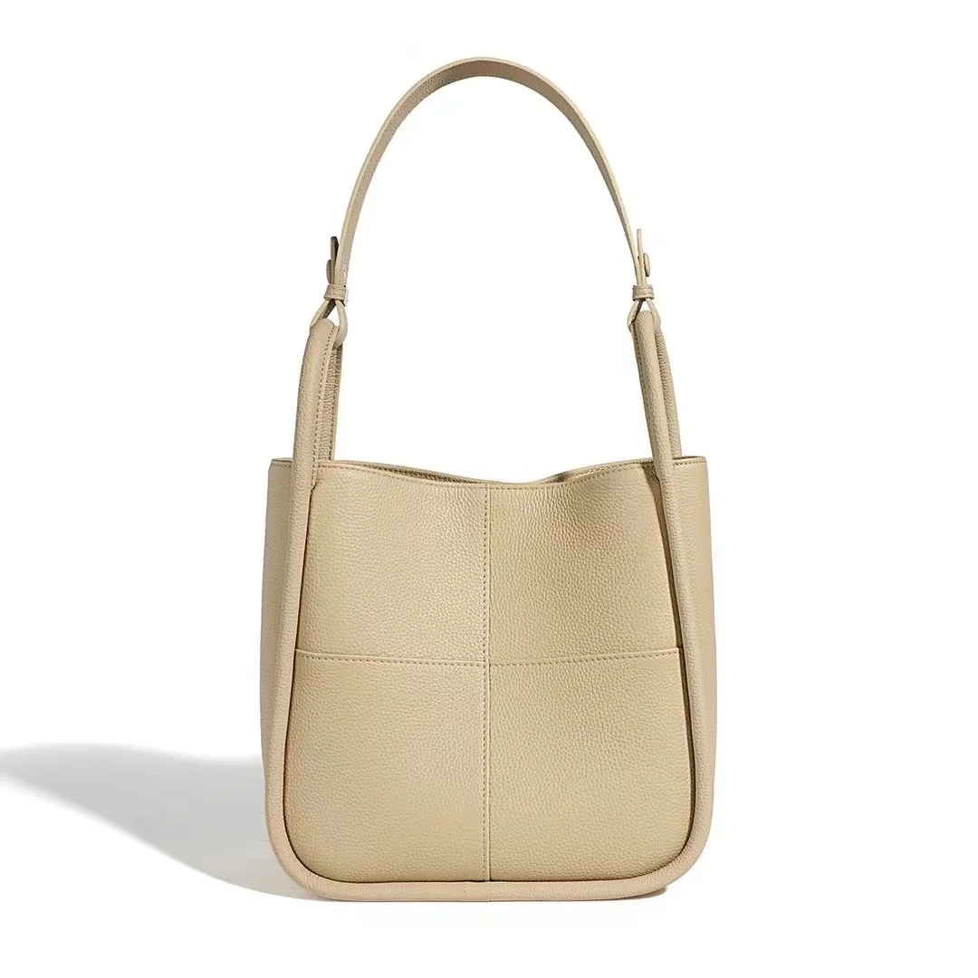 Высококачественная Роскошная брендовая оригинальная осенне-зимняя коллекция 2023, новая верхняя маленькая сумка для воды из воловьей кожи, В...
Высококачественная Роскошная брендовая оригинальная осенне-зимняя коллекция 2023, новая верхняя маленькая сумка для воды из воловьей кожи, В...