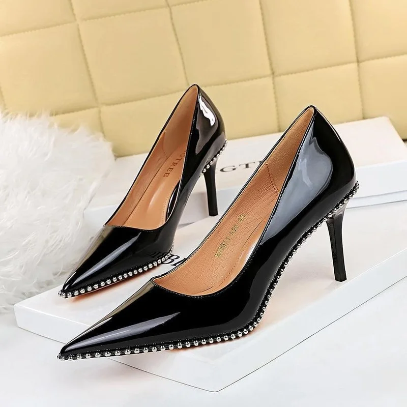 High Heels 2022 Spring New Fashion Sexy Women Shoes Stiletto High Heel Patent Leather Pointed Metal Beads Rivets Women Pumps 8cm
High Heels 2022 Spring New Fashion Sexy Women Shoes Stiletto High Heel Patent Leather Pointed Metal Beads Rivets Women Pumps 8cm